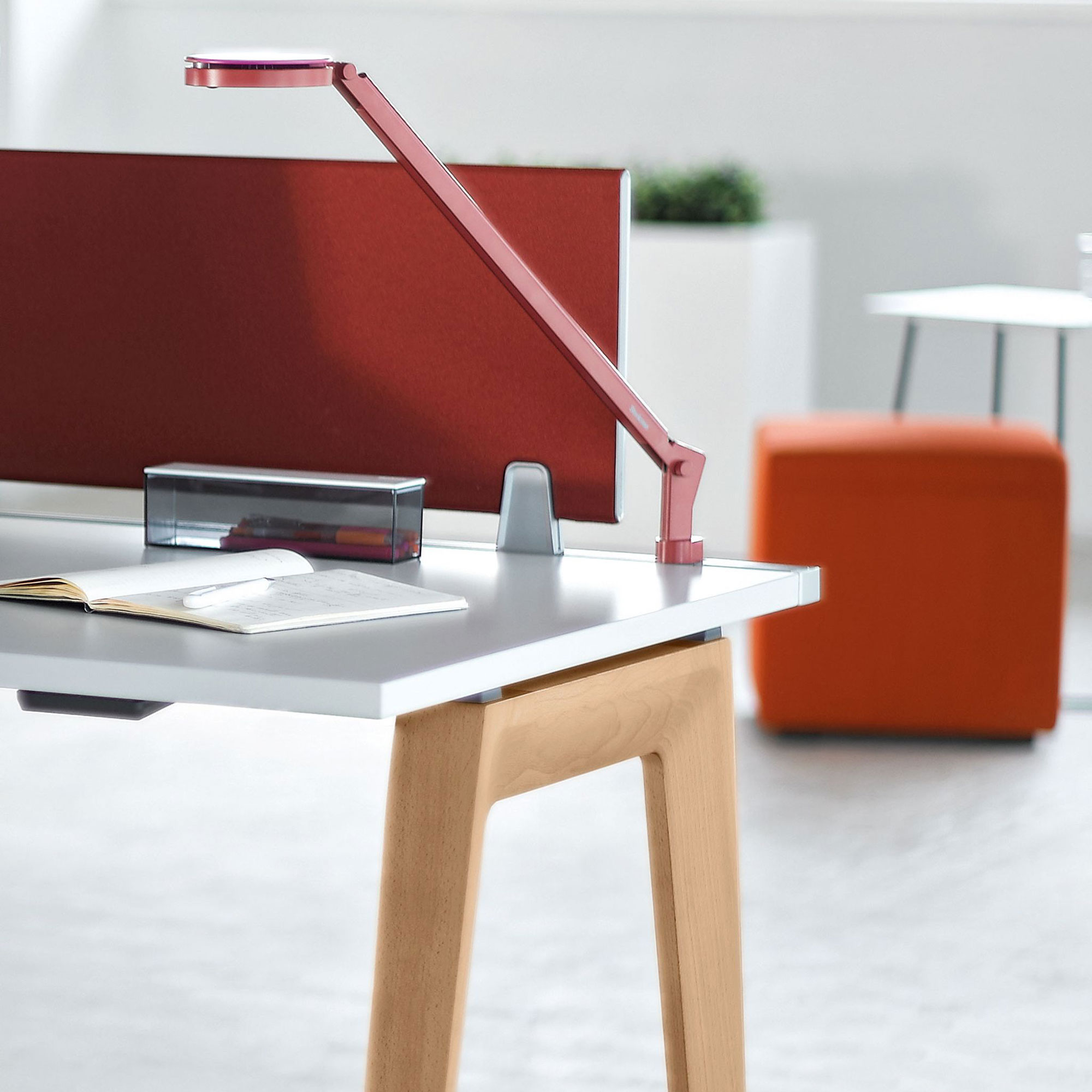 Coalesse FREE STAND mobiler Tisch, höhenverstellbar und klappbar